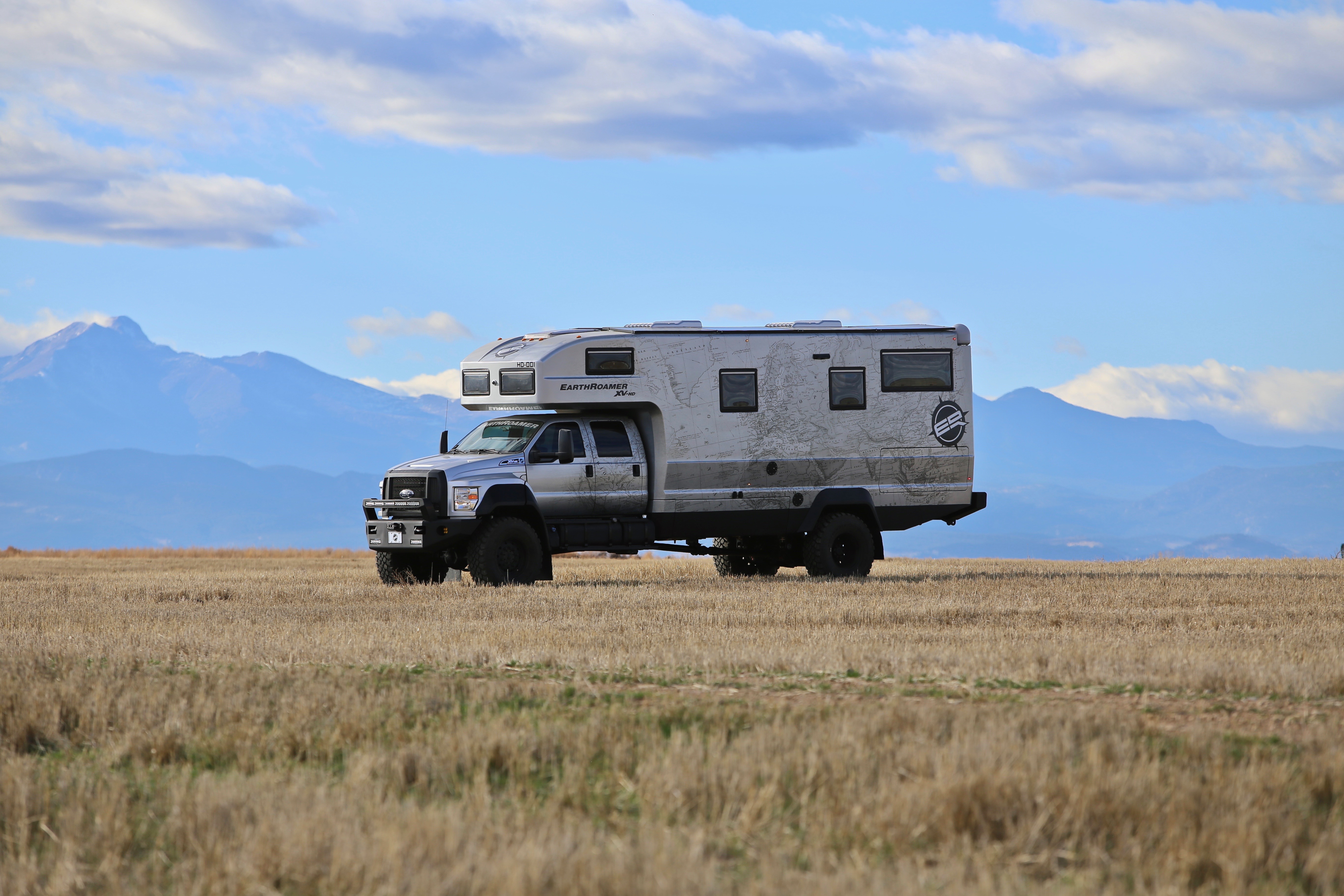 luxuriose innenausstattung yacht vive la vie, xv-hd - earthroamer - the future of luxury overland travel, Design ideen