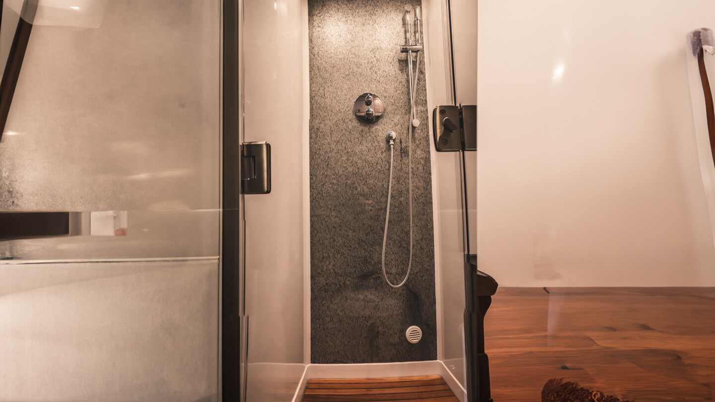 Full (Dry) Bathroom with Rainfall Shower