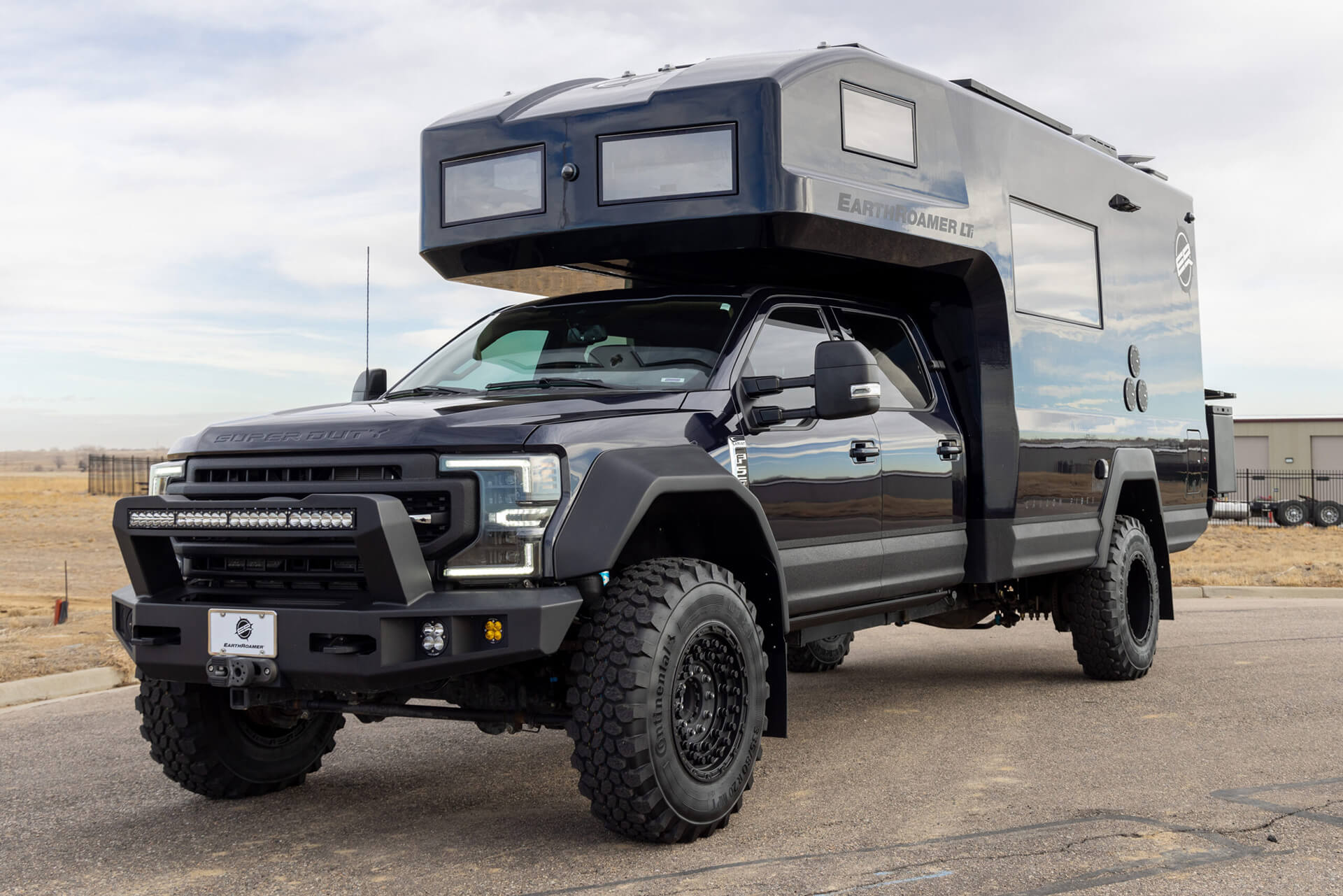 EarthRoamer XV-LTi expedition vehicle parked outdoors in scenic mountain surroundings.